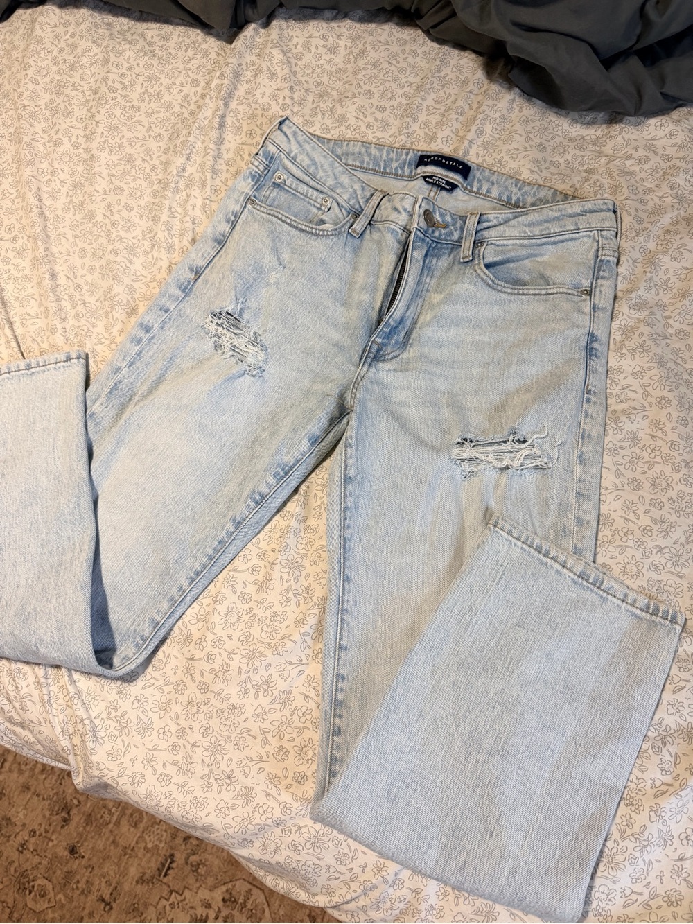 Aeropostale Light Blue Mid-Rise Ankle Straight Jeans